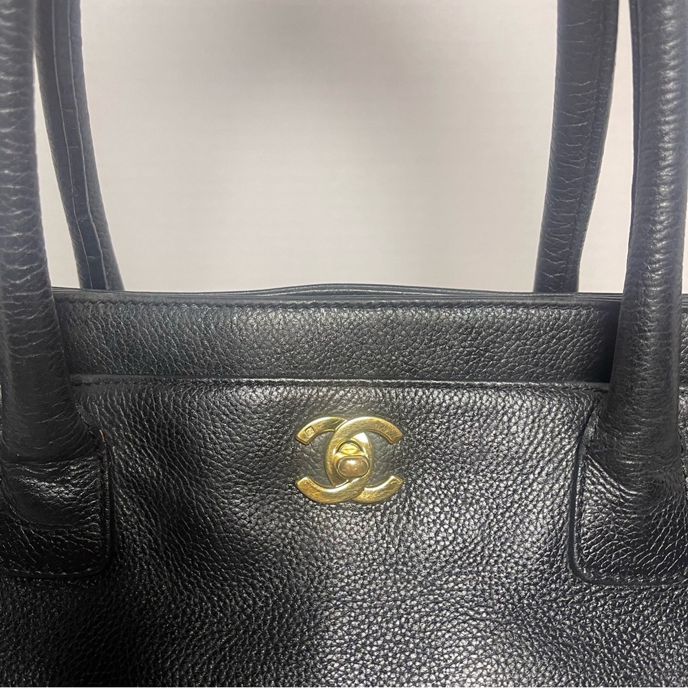 Chanel Black Medium Executive Cerf Tote-GUC - Picture 2 of 14